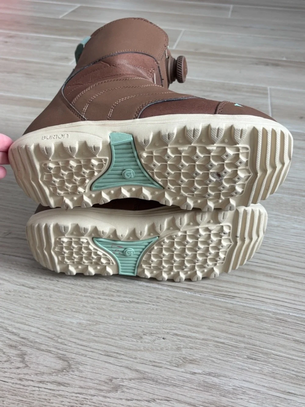 Women’s Burton Mint Boa Snowboard Boots Size 8